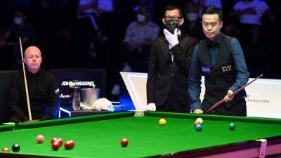 Marco Fu fights back to defeat John Higgins with maximum effort at Hong Kong Masters