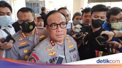 Tragedi Kanjuruhan - Polri Sudah Cek CCTV Kanjuruhan, Klaim Massa Anarkis dan Serang Pemain - sport.detik.com