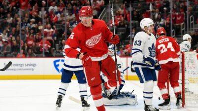 Red Wings - Red Wings score four unanswered to top Maple Leafs - tsn.ca -  Detroit
