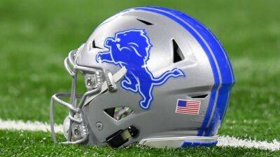 Lions defensive back Smith carted off the field vs. Pats
