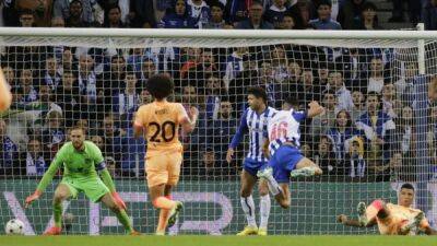 Porto beat Atletico 2-1 to top Champions League group