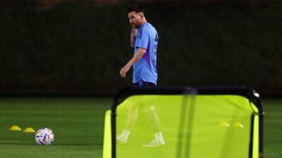 Messi does light training away from Argentina team