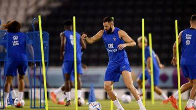 Paul Pogba - Raphael Varane - Benzema leaves France training early with injury - report - channelnewsasia.com - Qatar - France - Australia -  Doha