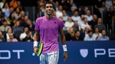Auger-Aliassime extends winning streak to 14 matches with 3-set victory over Ymer at Paris Masters