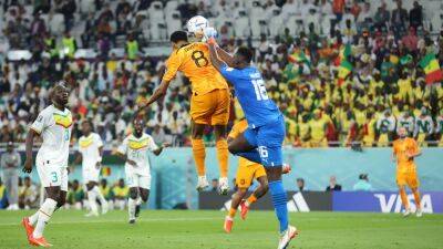 Netherlands leave it late to subdue Senegal