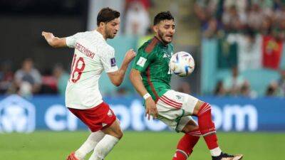 Robert Lewandowski - Mexico and Poland goalless at halftime as Vega misses twice - channelnewsasia.com - Mexico -  Doha - Poland