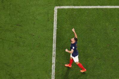 Giroud equals Henry goalscoring record as World Cup holders France sink Australia