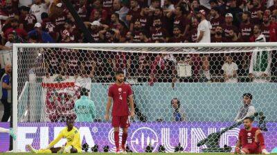 Felix Sanchez - Analysis:Qatar’s lack of attacking intent puts them on World Cup precipice - channelnewsasia.com - Qatar - Netherlands - South Africa -  Doha - Senegal - Ghana -  Sanchez - Ecuador