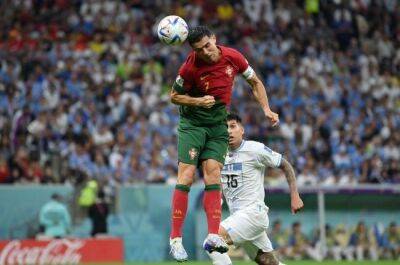 Cristiano Ronaldo - Bruno Fernandes - 'It seemed to me that he had touched the ball' - Ronaldo's role in Portugal's goal has people divided - news24.com - Manchester - Qatar - Portugal - Uruguay