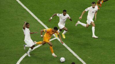 Davy Klaassen - Cody Gakpo - Gakpo on target again as Dutch beat Qatar 2-0 to top World Cup Group A - channelnewsasia.com - Qatar - Netherlands - Senegal - county Gulf - Ecuador -  Memphis