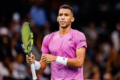 Alcaraz retires with injury as Auger-Aliassime powers into semi-finals