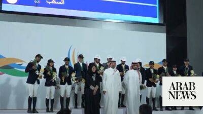 Prince Fahd bin Jalawi bin Abdulaziz bin Musaed honors equestrian medallists