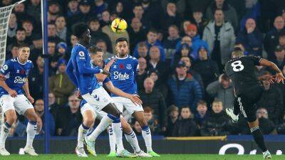 Tielemans brilliance guides Leicester to win at Everton