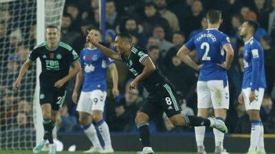 Leicester win at Everton to climb out of bottom three