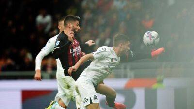 Late goal by Giroud gives Milan 2-1 win against Spezia
