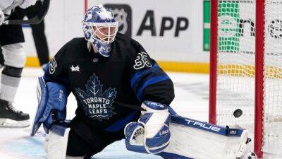 Leafs G Samsonov exits vs. Bruins with knee injury