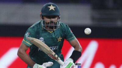 Pakistan join India in semis after Dutch dump South Africa