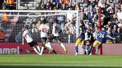 Almiron on the mark again as Newcastle crush Southampton