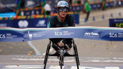 Swiss wheelchair racer Hug sets men's course record in 5th NYC Marathon win