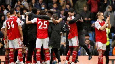 Arsenal return to top, Salah earns Liverpool win at Spurs