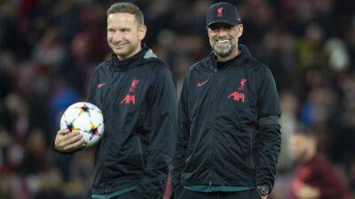 Liverpool's Lijnders insists players unfazed by discussion of sale