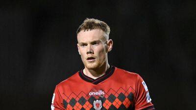Mark Hughes tempts Ciarán Kelly to Bradford as Bohs lose defender