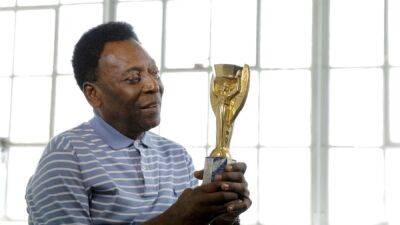 Pele's health improving but no forecast for hospital discharge, doctors say