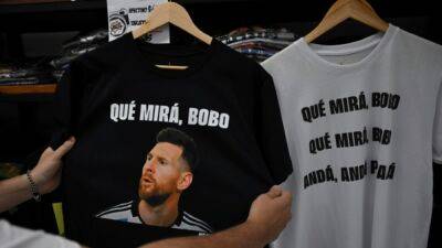 Lionel Messi - Diego Maradona - Messi 'fool' taunt spawns mugs, T-shirts in Argentina - channelnewsasia.com - Netherlands - Usa - Argentina -  Buenos Aires