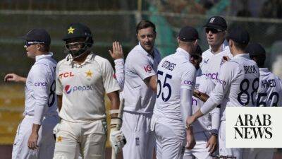 Zak Crawley - Nasser Hussain - Babar Azam - Harry Brook - Rehan Ahmed - Jack Leach - England loses early wicket after dismissing Pakistan for 304 - arabnews.com - Qatar - France - New Zealand - Pakistan - county Jack