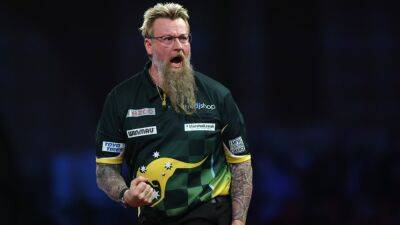 Simon Whitlock survives scare to reach second round at PDC World Championships