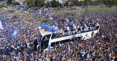 Argentina complete World Cup victory tour in helicopters as fans swarm streets