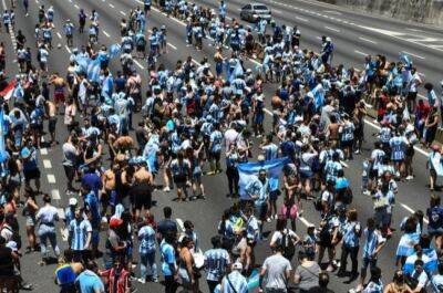 Lionel Messi - WATCH | Fan gloom as Argentina World Cup victory parade ends abruptly - news24.com - France - Argentina -  Buenos Aires