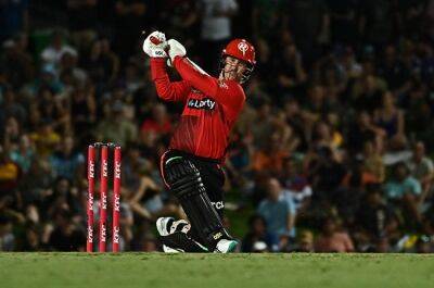WATCH | Spooky wicket? BBL star Maddinson saved from 'ghost' dismissal after bail falls off - news24.com