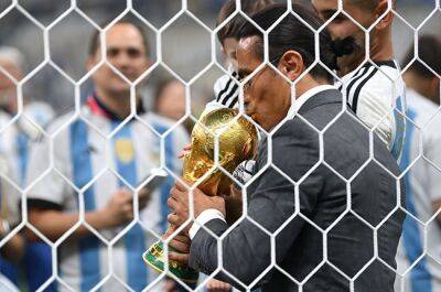 Lionel Messi - Gianni Infantino - Angel Di-Maria - FIFA probe celebrity chef Salt Bae's 'undue access' at World Cup final - news24.com - Qatar - France - Argentina - Turkey - London - Los Angeles - county Hill