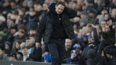 Under-fire Frank Lampard urges fans to stick with the players