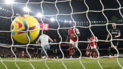 Arsenal rally to beat West Ham, extending Premier League lead