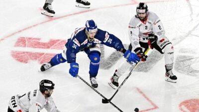 HC Davos holds on to early lead in win over Canada at Spengler Cup