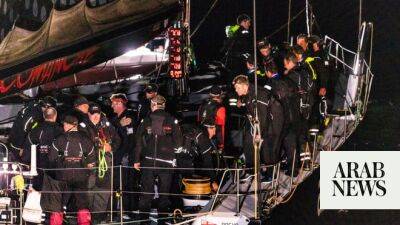 Super maxi Andoo Comanche win line honors at Sydney-Hobart yacht race