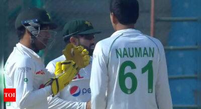 Devon Conway - Mohammad Rizwan - Watch: Sarfaraz or Rizwan? Confusion over Pakistan captain in absence of Babar Azam - timesofindia.indiatimes.com - Pakistan