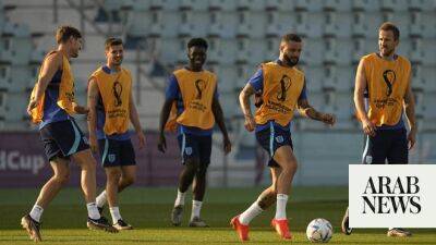 England bond over cards ahead of Senegal World Cup clash