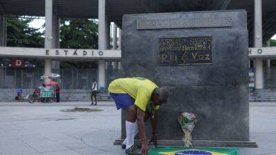 Pele - Soccer's 'King' Pele mourned around the globe - channelnewsasia.com - Spain - Brazil - New York