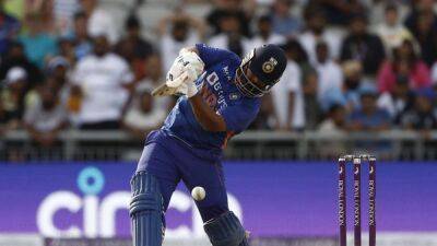 India wicketkeeper Pant injured in car crash