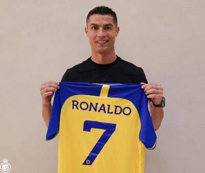 Cristiano Ronaldo signs mega-deal with Saudi Arabian club Al-Nassr