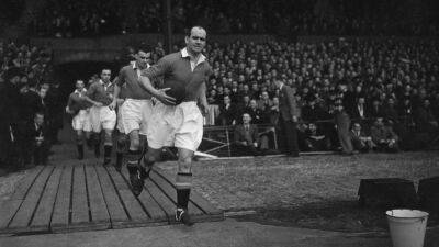 Gentleman Johnny: the Irish soccer star who became a legend