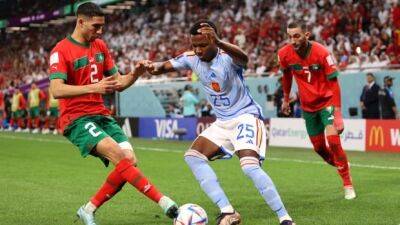 Carlos Soler - Sergio Busquets - Pablo Sarabia - Yassine Bounou - Morocco stuns Spain on penalty kicks to advance at World Cup - cbc.ca - Spain - Switzerland - Portugal - Morocco