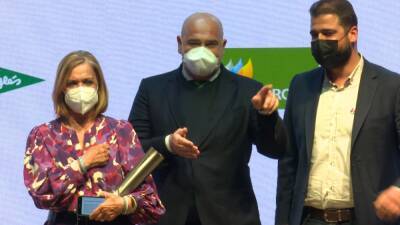 El premio de la APDM a Carlos Matallanas y el emotivo discurso de su madre Maribel - en.as.com - Australia - Madrid