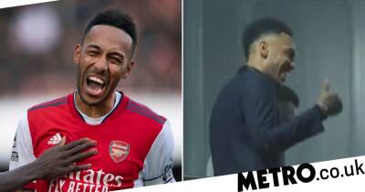 Mikel Arteta - Thumbs up: Pierre-Emerick Aubameyang celebrates after Arsenal rip up contract to seal Barcelona move - metro.co.uk - Gabon