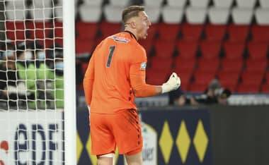 Christophe Galtier - PSG On-Loan Goalkeeper Saves Two Penalties To Knock Them Out Of The Cup, Celebrates With Knee Slide - sportbible.com - France - Poland
