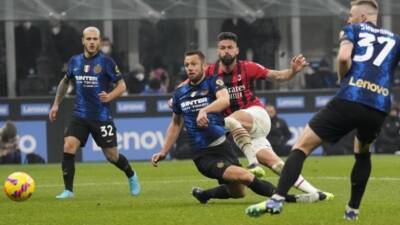 Giroud a hero as AC Milan reach Cup semis