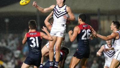 Fremantle flirt with sending Cox forward - 7news.com.au